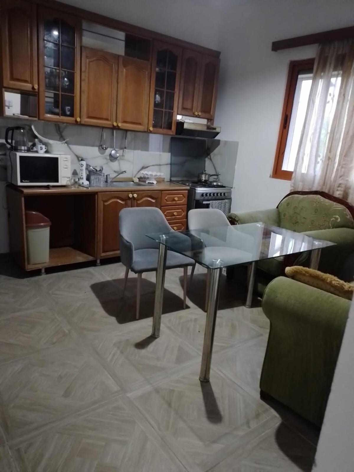 Apartament Xhulio Apartament Golem