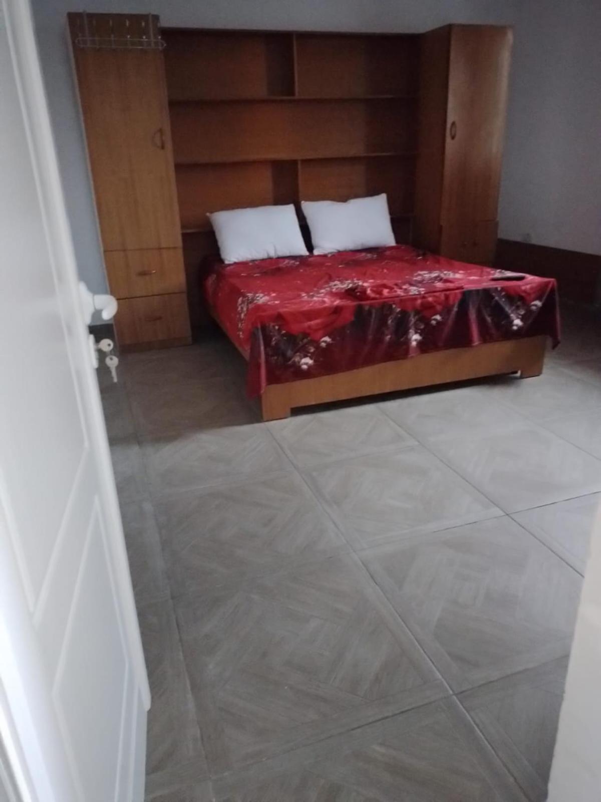 Apartament Xhulio Apartament Golem *